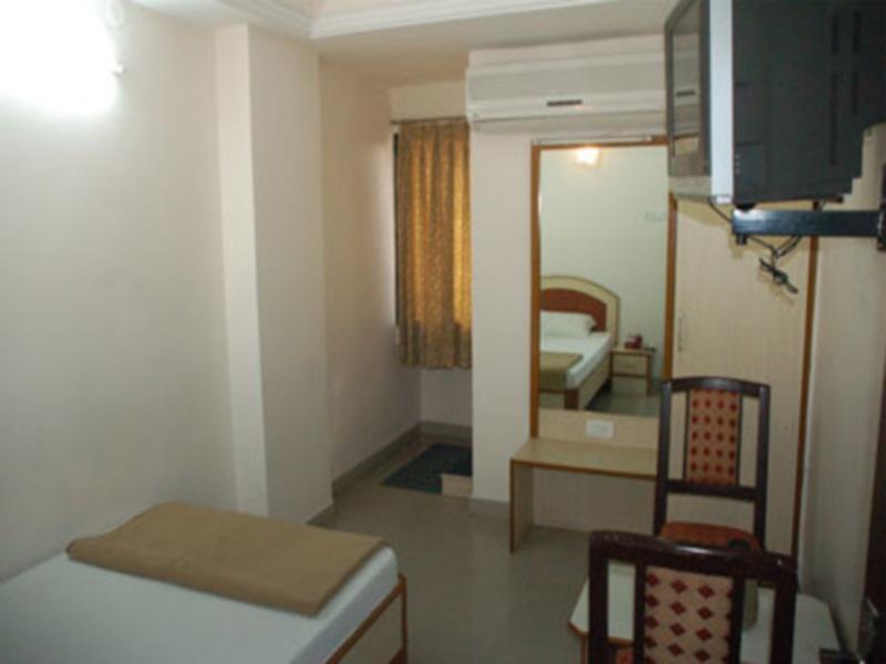 Hotel O Surya Residency Hyderabad Exterior foto